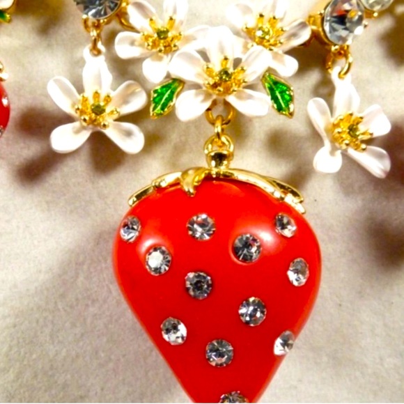 New Betsey Johnson strawberry necklace - Picture 9 of 11